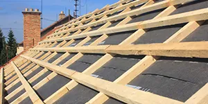 Dachlattung und Unterkonstruktion für Steildach – dachbezogene Holzarbeiten vom Dachdecker in Ratzeburg