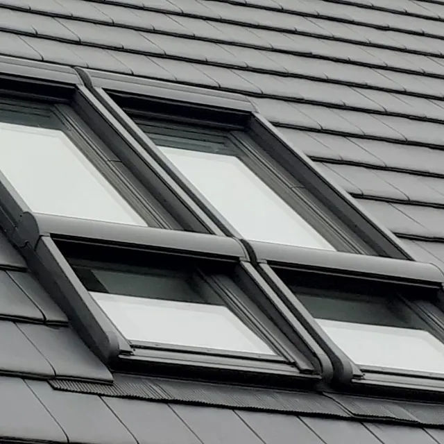 Mehrere Dachfenster im Schieferdach – Einbau von Dachfenstern durch Dachdecker Burmester in Ratzeburg